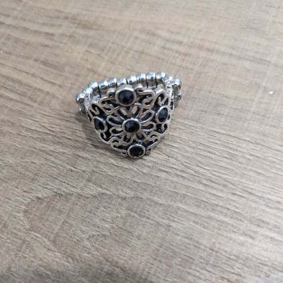 ring - Picture 1 of 2